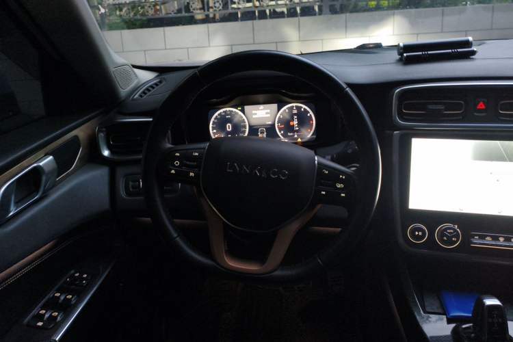 Used Lynk & Co 01 2017 2.0T Two-Wheel-Drive Version Steering Wheel