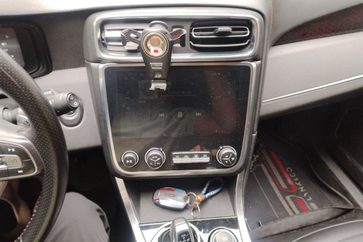 Used Lynk & Co 01 2017 2.0T Four-Wheel Drive Pro Edition Audio And AC Panel
