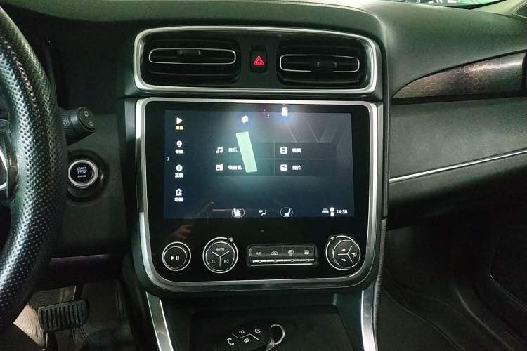Used Lynk & Co 01 2017 2.0T Four-Wheel Drive Pro Edition Audio And AC Panel