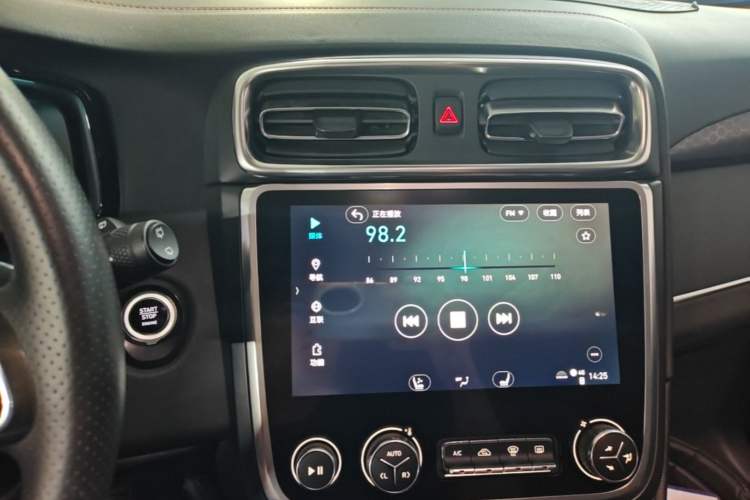 Used Lynk & Co 01 2017 2.0T Four-Wheel Drive Pro Edition Audio And AC Panel