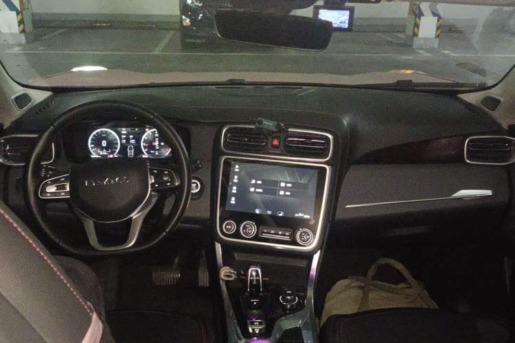 Used Lynk & Co 01 2017 2.0T Four-Wheel Drive Pro Edition Center Console