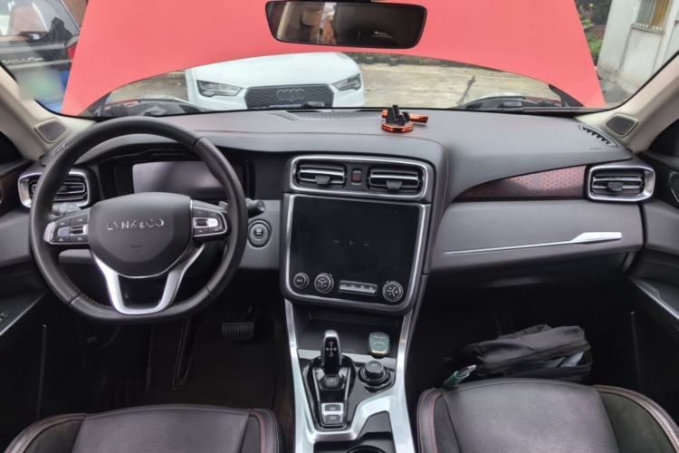 Used Lynk & Co 01 2017 2.0T Four-Wheel Drive Pro Edition Center Console