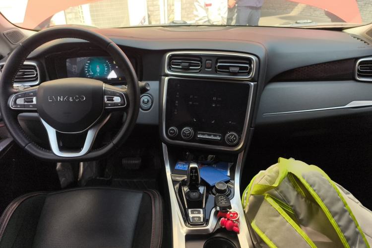 Used Lynk & Co 01 2017 2.0T Four-Wheel Drive Pro Edition Center Console