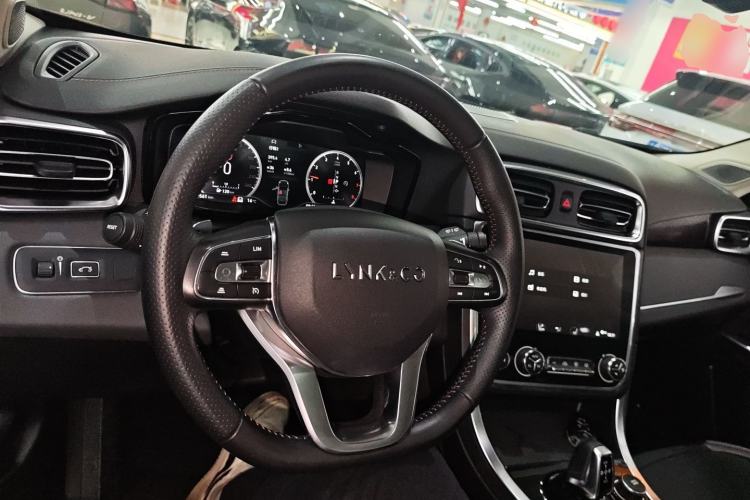Used Lynk & Co 01 2017 2.0T Four-Wheel Drive Pro Edition Center Console