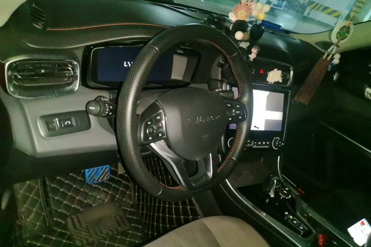 Used Lynk & Co 01 2017 2.0T Four-Wheel Drive Pro Edition Center Console
