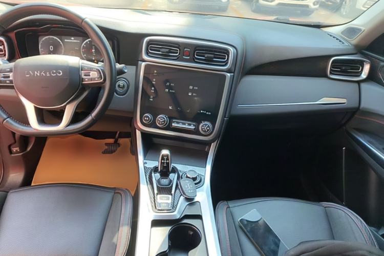 Used Lynk & Co 01 2017 2.0T Four-Wheel Drive Pro Edition Center Console
