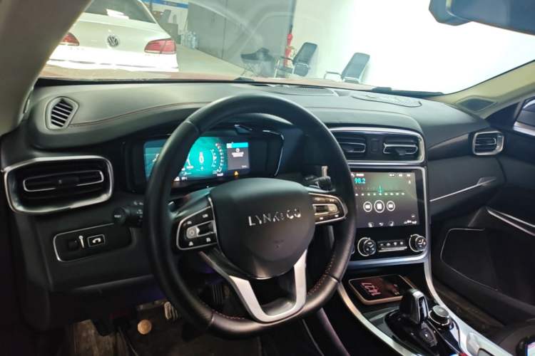 Used Lynk & Co 01 2017 2.0T Four-Wheel Drive Pro Edition Center Console