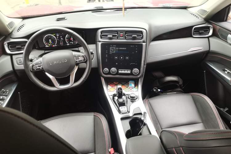 Used Lynk & Co 01 2017 2.0T Four-Wheel Drive Pro Edition Center Console