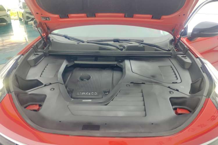 Used Lynk & Co 01 2017 2.0T Four-Wheel Drive Pro Edition Engine Bay