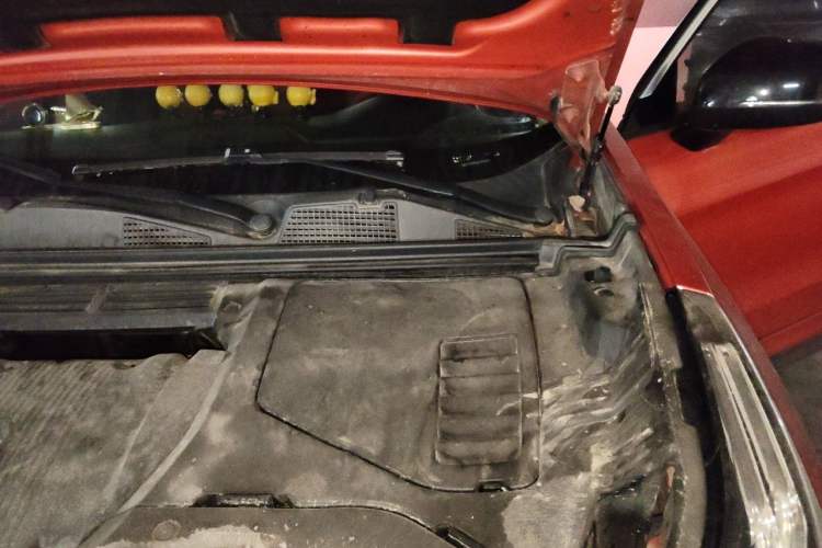 Used Lynk & Co 01 2017 2.0T Four-Wheel Drive Pro Edition Engine Bay Left