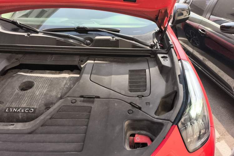 Used Lynk & Co 01 2017 2.0T Four-Wheel Drive Pro Edition Engine Bay Left