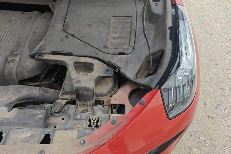 Used Lynk & Co 01 2017 2.0T Four-Wheel Drive Pro Edition Engine Bay Left