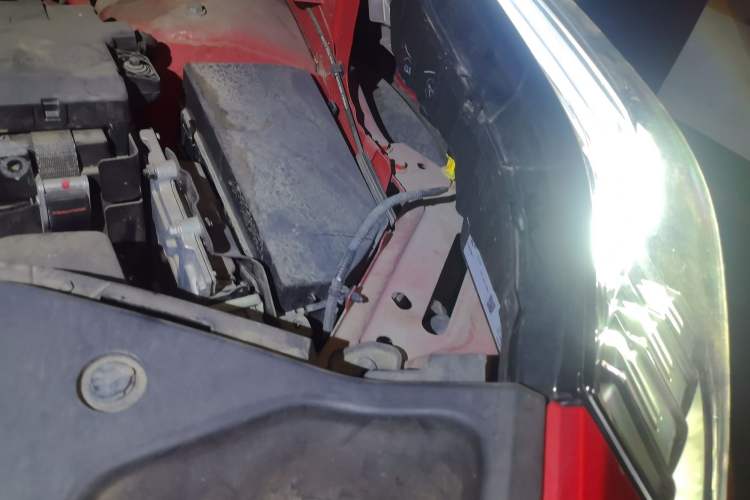 Used Lynk & Co 01 2017 2.0T Four-Wheel Drive Pro Edition Engine Bay Left