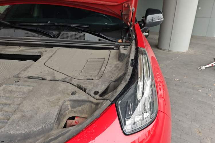 Used Lynk & Co 01 2017 2.0T Two-Wheel Drive Zhaopu Version Engine Bay Left