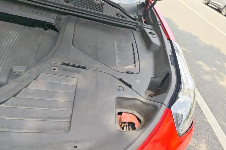 Used Lynk & Co 01 2017 2.0T Four-Wheel Drive Pro Edition Engine Bay Left