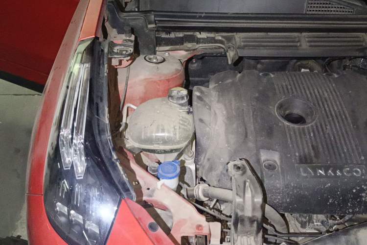Used Lynk & Co 01 2017 2.0T Four-Wheel Drive Pro Edition Engine Bay Right