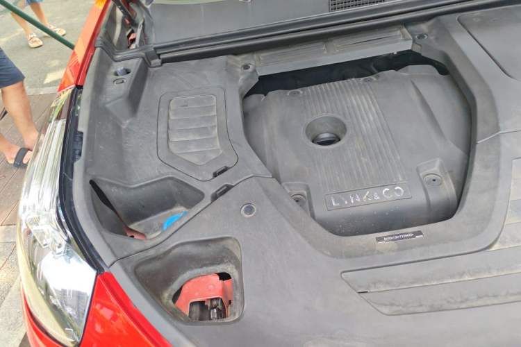 Used Lynk & Co 01 2017 2.0T Four-Wheel Drive Pro Edition Engine Bay Right