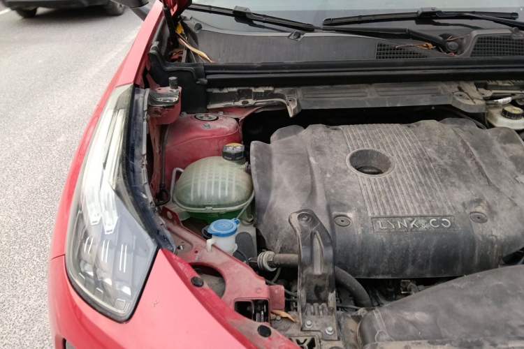 Used Lynk & Co 01 2017 2.0T Four-Wheel Drive Pro Edition Engine Bay Right