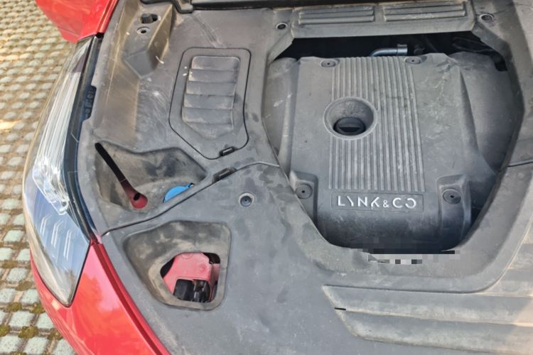 Used Lynk & Co 01 2017 2.0T Four-Wheel Drive Pro Edition Engine Bay Right