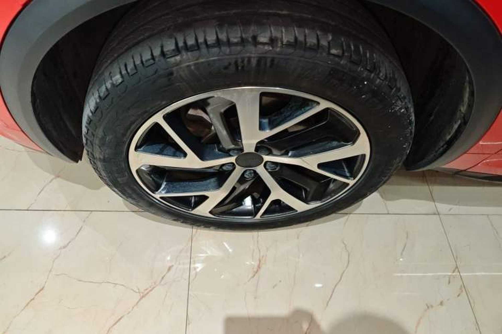 Used Lynk & Co 01 2017 2.0T Four-Wheel Drive Pro Edition Exterior 3