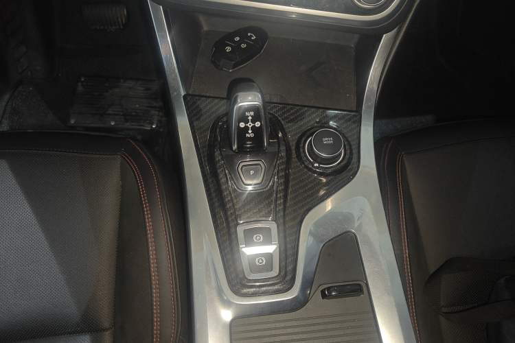 Used Lynk & Co 01 2017 2.0T Four-Wheel Drive Pro Edition Gear Lever