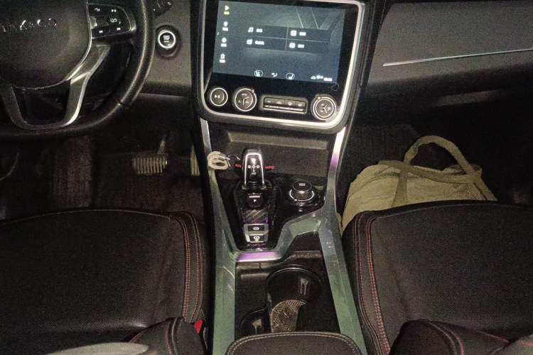Used Lynk & Co 01 2017 2.0T Four-Wheel Drive Pro Edition Gear Lever