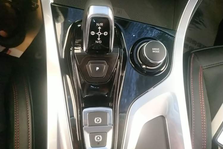 Used Lynk & Co 01 2017 2.0T Four-Wheel Drive Pro Edition Gear Lever