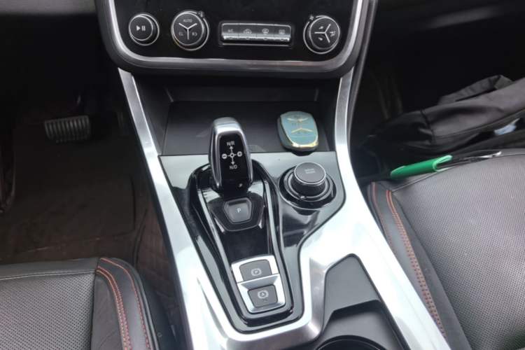 Used Lynk & Co 01 2017 2.0T Four-Wheel Drive Pro Edition Gear Lever