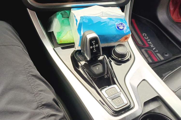 Used Lynk & Co 01 2017 2.0T Four-Wheel Drive Pro Edition Gear Lever