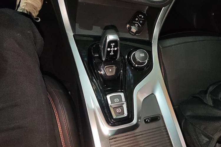 Used Lynk & Co 01 2017 2.0T Four-Wheel Drive Pro Edition Gear Lever