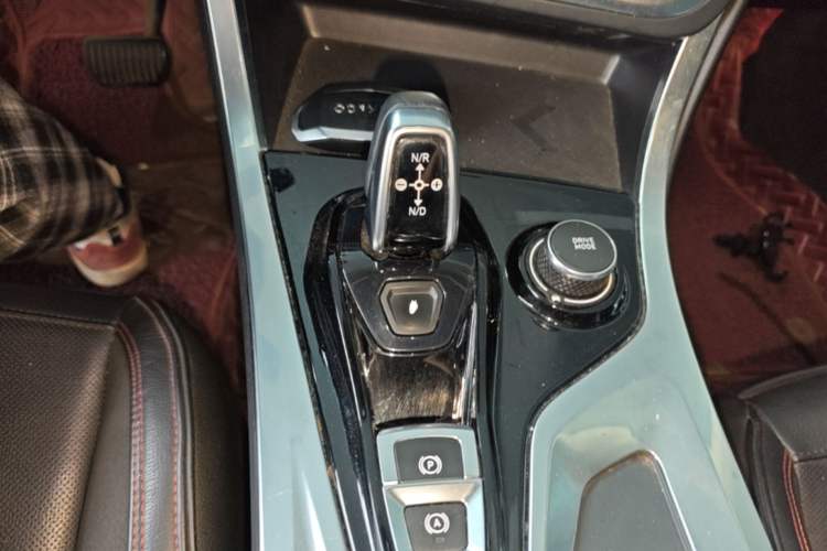 Used Lynk & Co 01 2017 2.0T Two-Wheel Drive Zhaopu Version Gear Lever