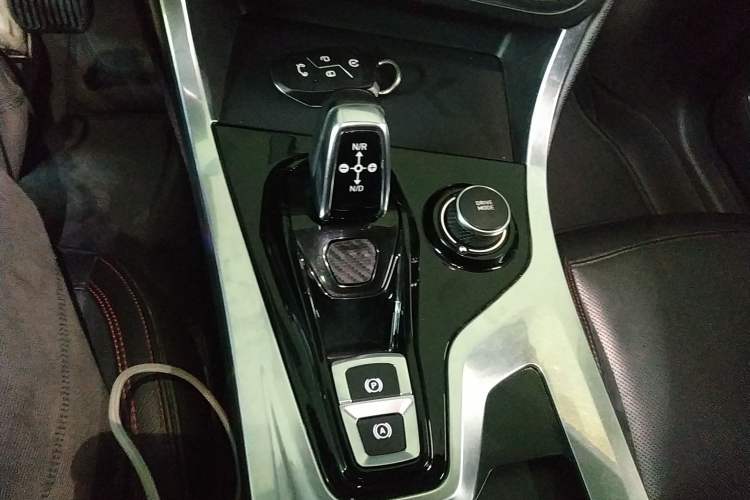 Used Lynk & Co 01 2017 2.0T Four-Wheel Drive Pro Edition Gear Lever