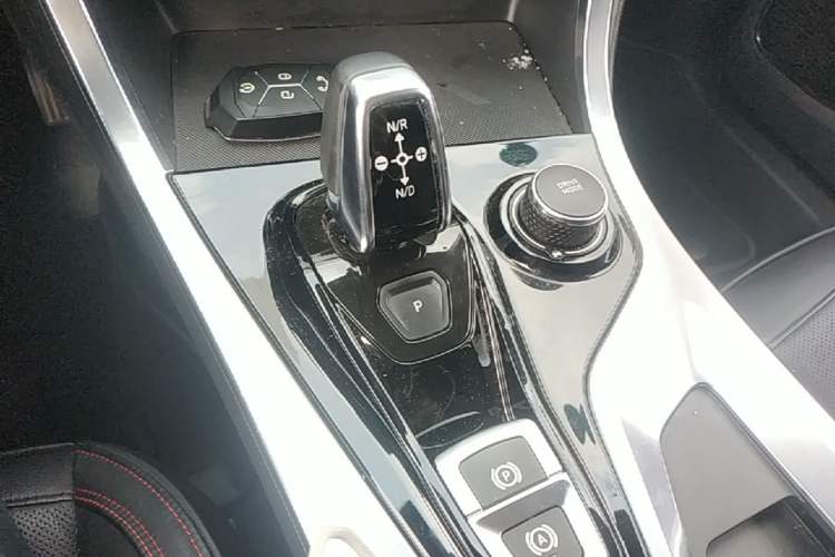 Used Lynk & Co 01 2017 2.0T Four-Wheel Drive Pro Edition Gear Lever