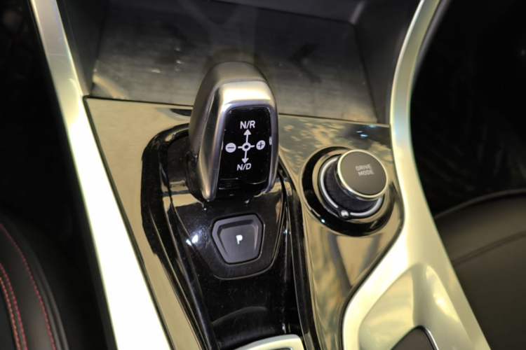 Used Lynk & Co 01 2017 2.0T Four-Wheel Drive Pro Edition Gear Lever