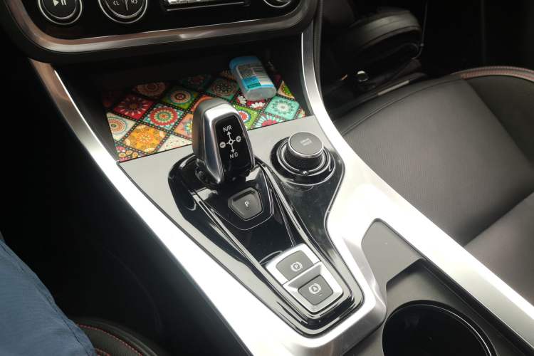 Used Lynk & Co 01 2017 2.0T Four-Wheel Drive Pro Edition Gear Lever