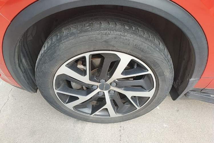Used Lynk & Co 01 2017 2.0T Four-Wheel Drive Pro Edition Left Front Wheel Hub