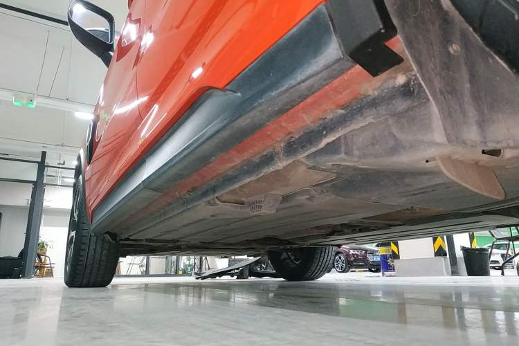 Used Lynk & Co 01 2017 2.0T Four-Wheel Drive Pro Edition Left Side Sill