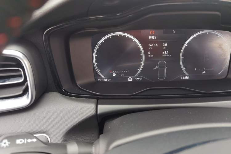 Used Lynk & Co 01 2017 2.0T Four-Wheel Drive Pro Edition Odometer Close Up