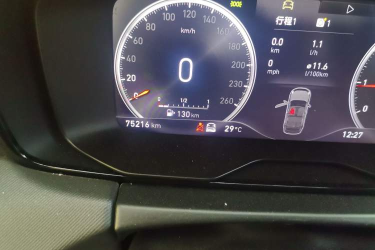 Used Lynk & Co 01 2017 2.0T Four-Wheel Drive Pro Edition Odometer Close Up