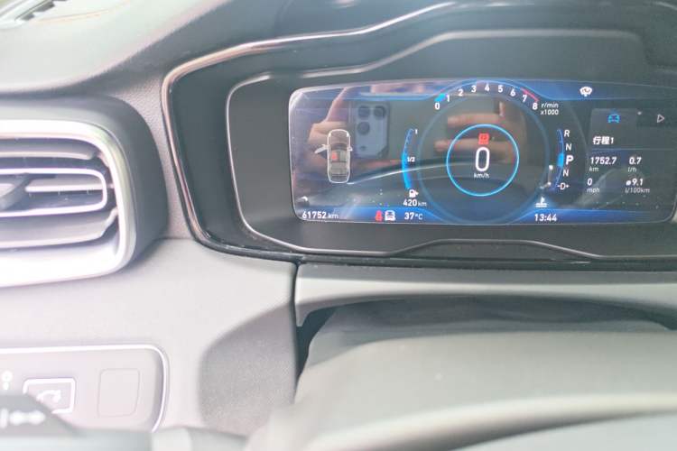 Used Lynk & Co 01 2017 2.0T Four-Wheel Drive Pro Edition Odometer Close Up