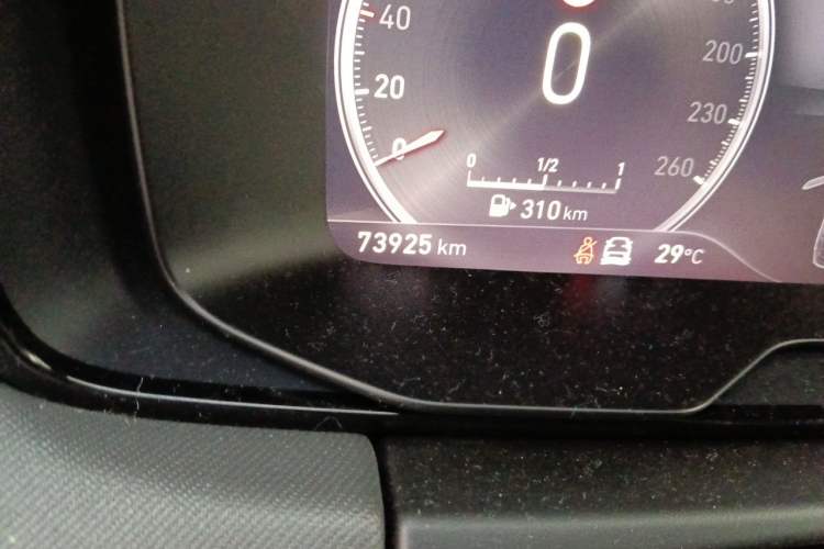 Used Lynk & Co 01 2017 2.0T Four-Wheel Drive Pro Edition Odometer Close Up