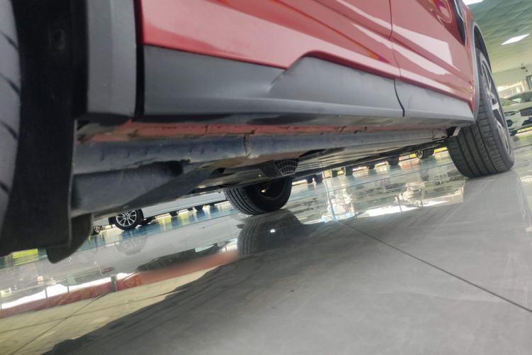 Used Lynk & Co 01 2017 2.0T Four-Wheel Drive Pro Edition Right Side Sill