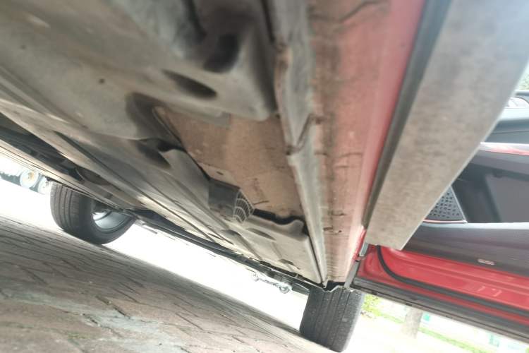 Used Lynk & Co 01 2017 2.0T Four-Wheel Drive Pro Edition Right Side Sill
