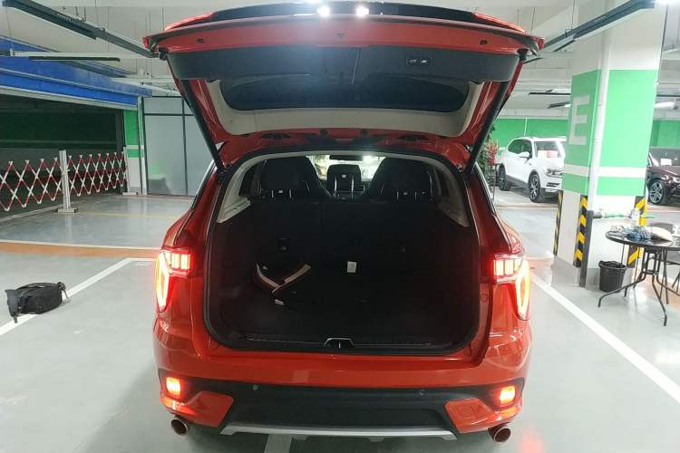 Used Lynk & Co 01 2017 2.0T Four-Wheel Drive Pro Edition Trunk