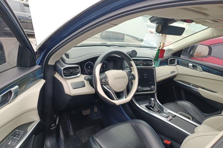 Used Lynk & Co 01 2017 2.0T Two-Wheel Drive Zhaopu Version Center Console