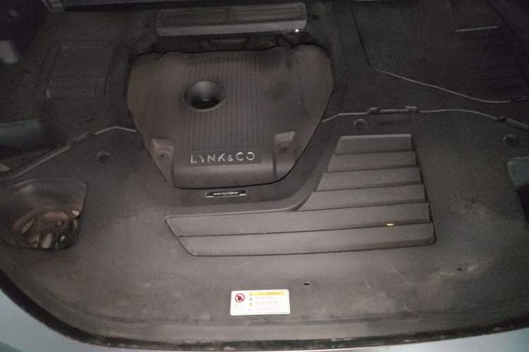 Used Lynk & Co 01 2017 2.0T Two-Wheel Drive Pro Edition Engine Bay