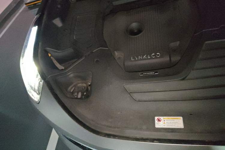 Used Lynk & Co 01 2017 2.0T Two-Wheel Drive Pro Edition Engine Bay Right