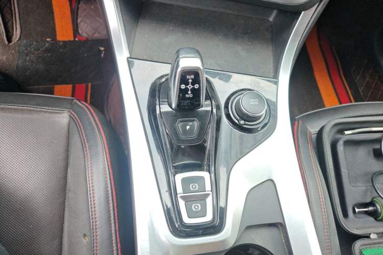 Used Lynk & Co 01 2017 2.0T Four-Wheel Drive Pro Edition Gear Lever