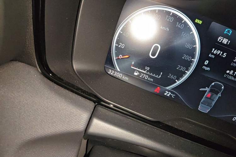 Used Lynk & Co 01 2017 2.0T Two-Wheel Drive Pro Edition Odometer Close Up