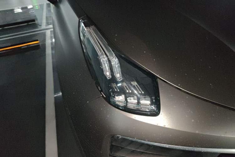 Used Lynk & Co 01 2017 2.0T Two-Wheel Drive Pro Edition Right Front Headlight
